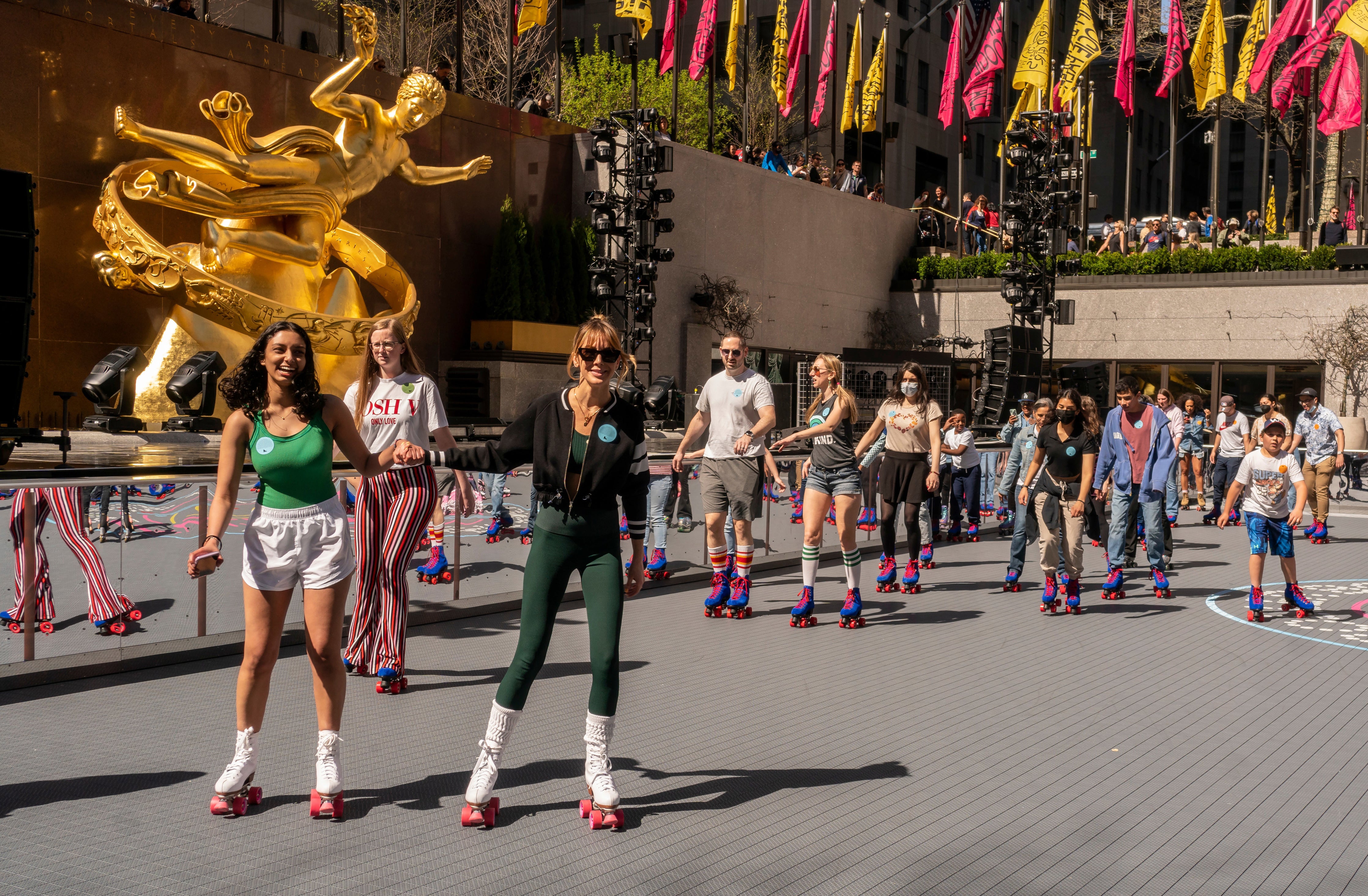 RS 101: Roller-Skating Etiquette: Navigating the Rink and the Outdoors